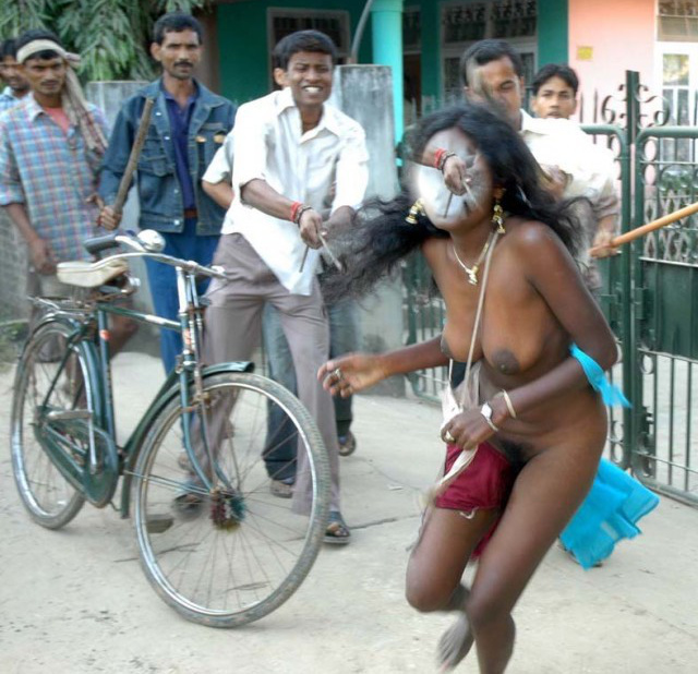A naked woman hunted in the streets of Guwahati (2007)